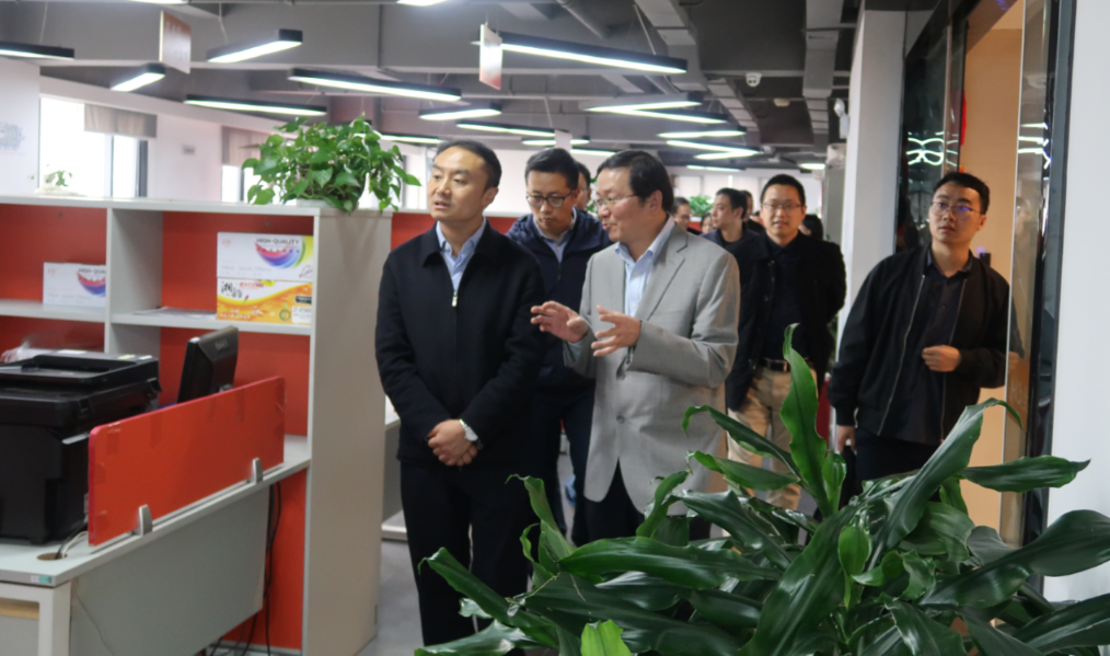 昆明市西山区区长朱滔一行领导到沐甜科技云南鲲鹏公司走访调研